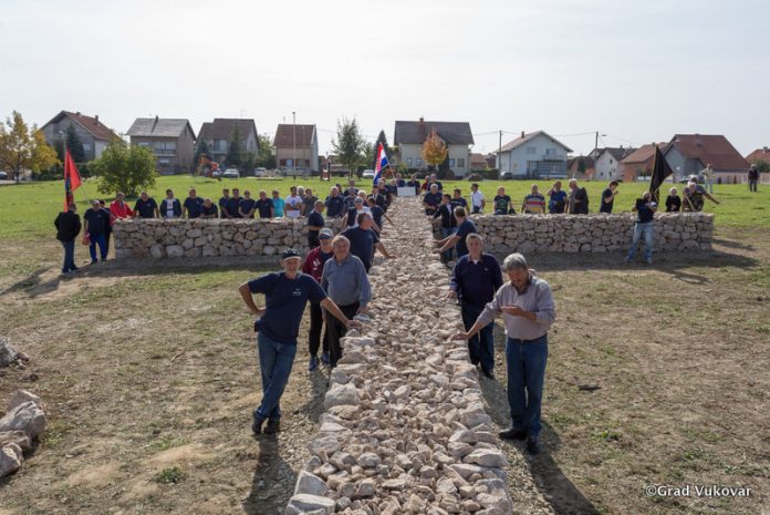  Izgrađen zavjetni križ u Vukovaru