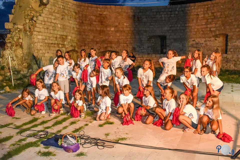  Održan koncert dječjeg zbora Vijolice u Kuli Skrivanat u Pagu