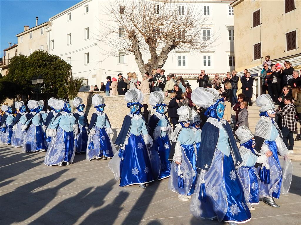 Povorka Paškog zimskog karnevala 