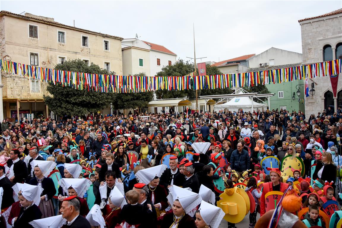 Paški zimski karneval - povorka