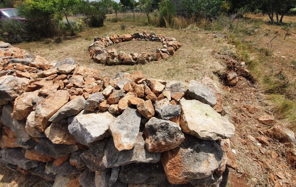 Zanimljiv projekt: Trag u krajoliku ili zaboravljena kulturna baština – land art instalacije suhozida na Pagu