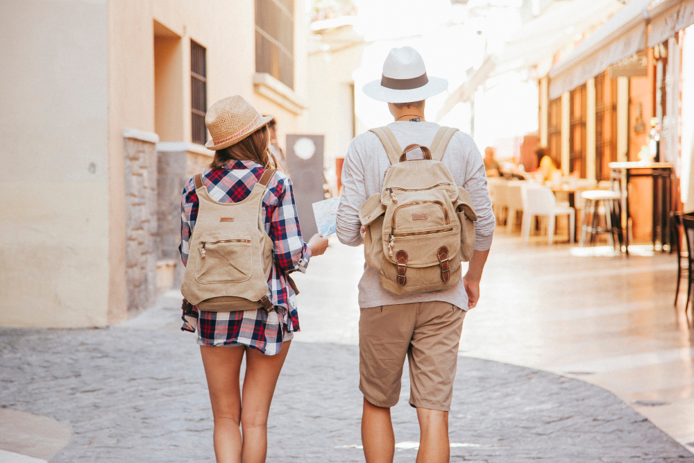 couple visiting city