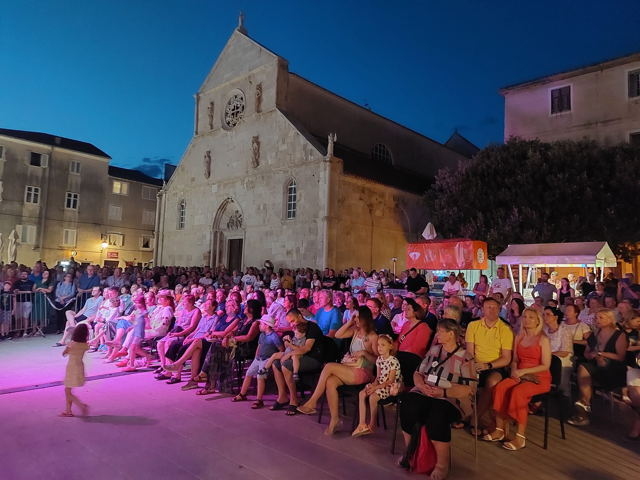 Podjelom zahvalnica završio 12. Međunarodni festival čipke u Pagu   