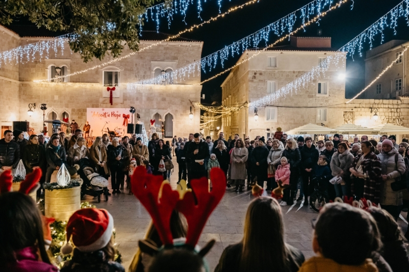 Paljenje-adventske-svijee