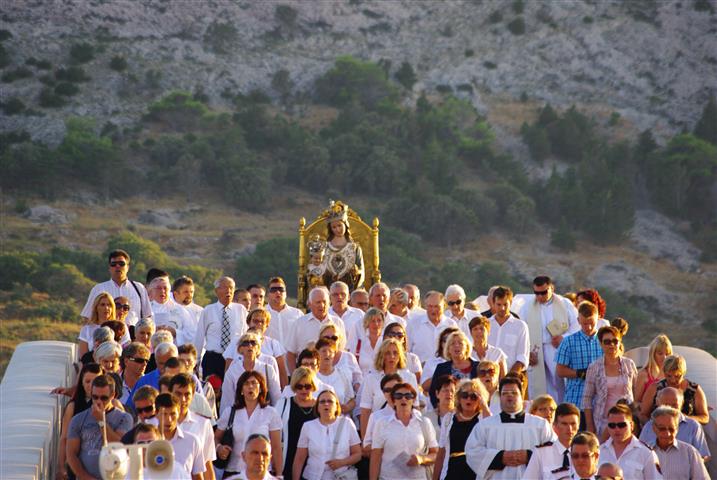 Svečana procesija povodom blagdana Velike Gospe u Pagu